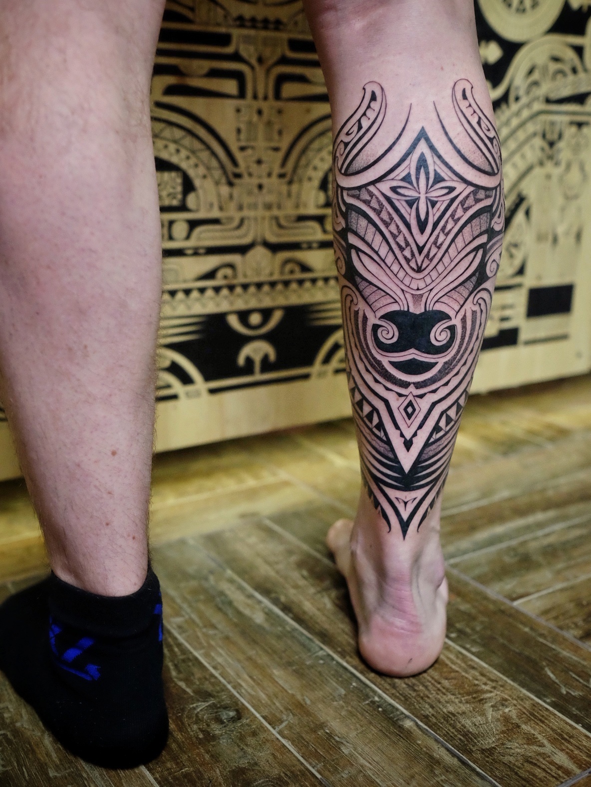 Полинезия тату на ноге