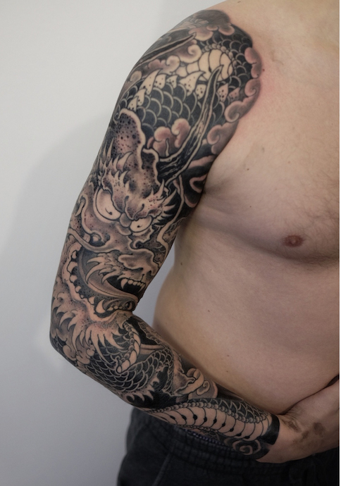 Японский тату-рукав на правой руке