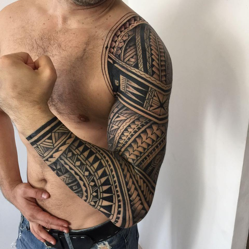 Татуировка Полинезия рукав мужская